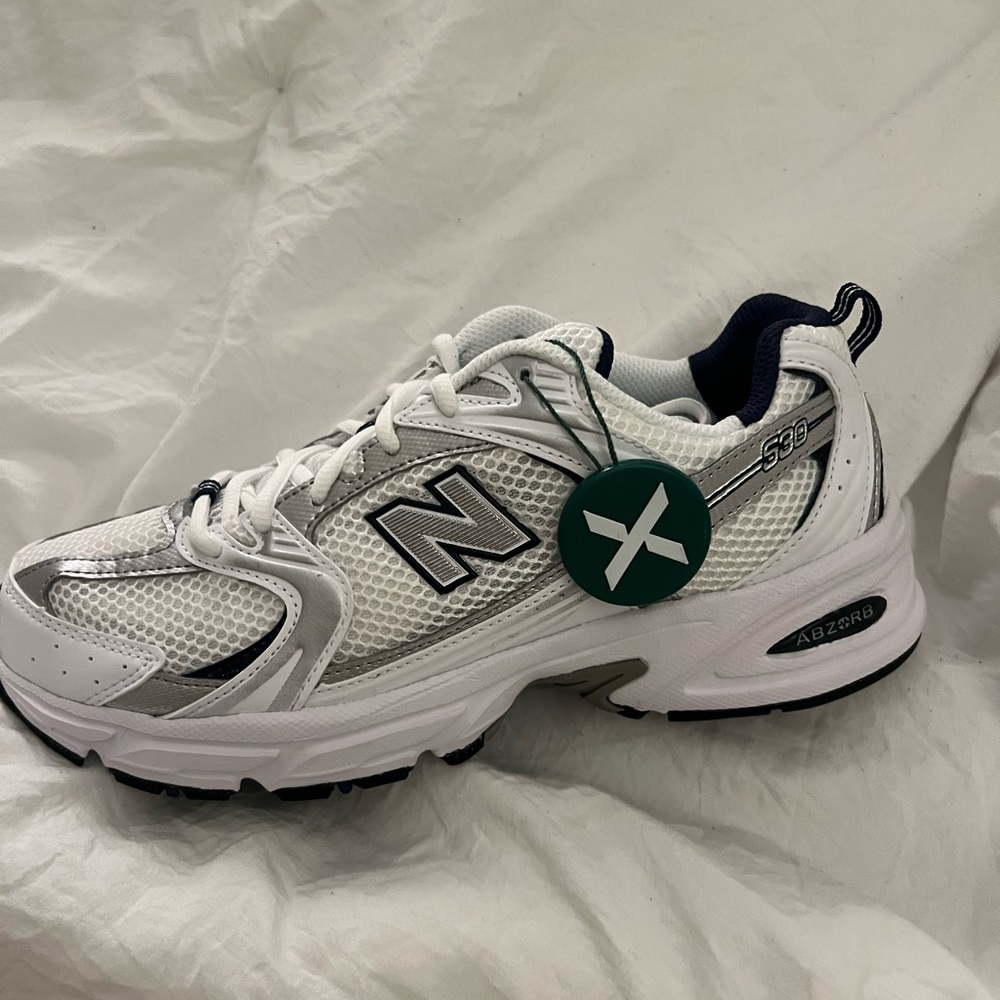 BNWT New Balance 530 White Silver Navy